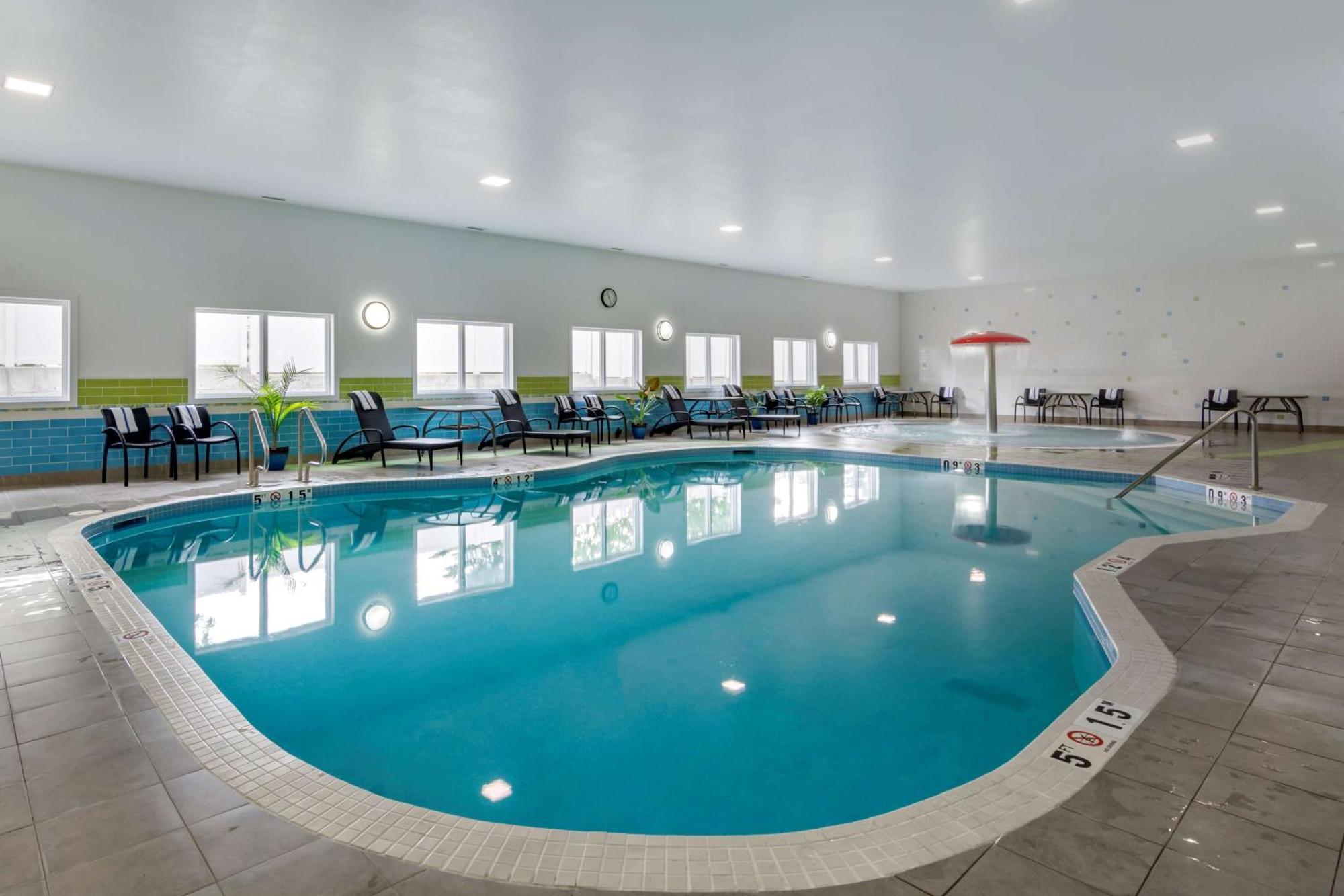Hampton Inn & Suites Edmonton/West Экстерьер фото