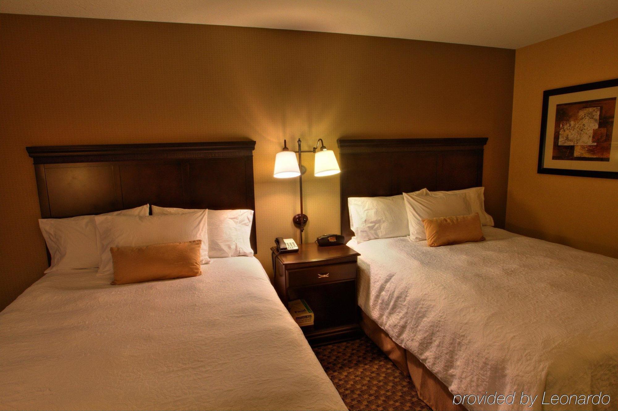 Hampton Inn & Suites Edmonton/West Номер фото